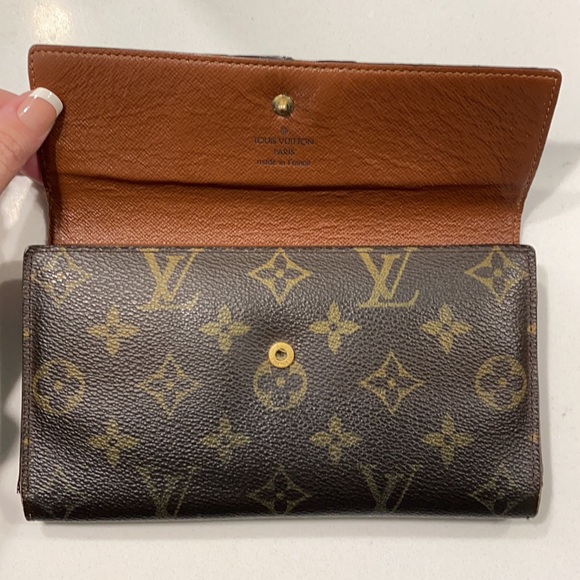 Louis Vuitton Monogram Wallet - Picture 2 of 13